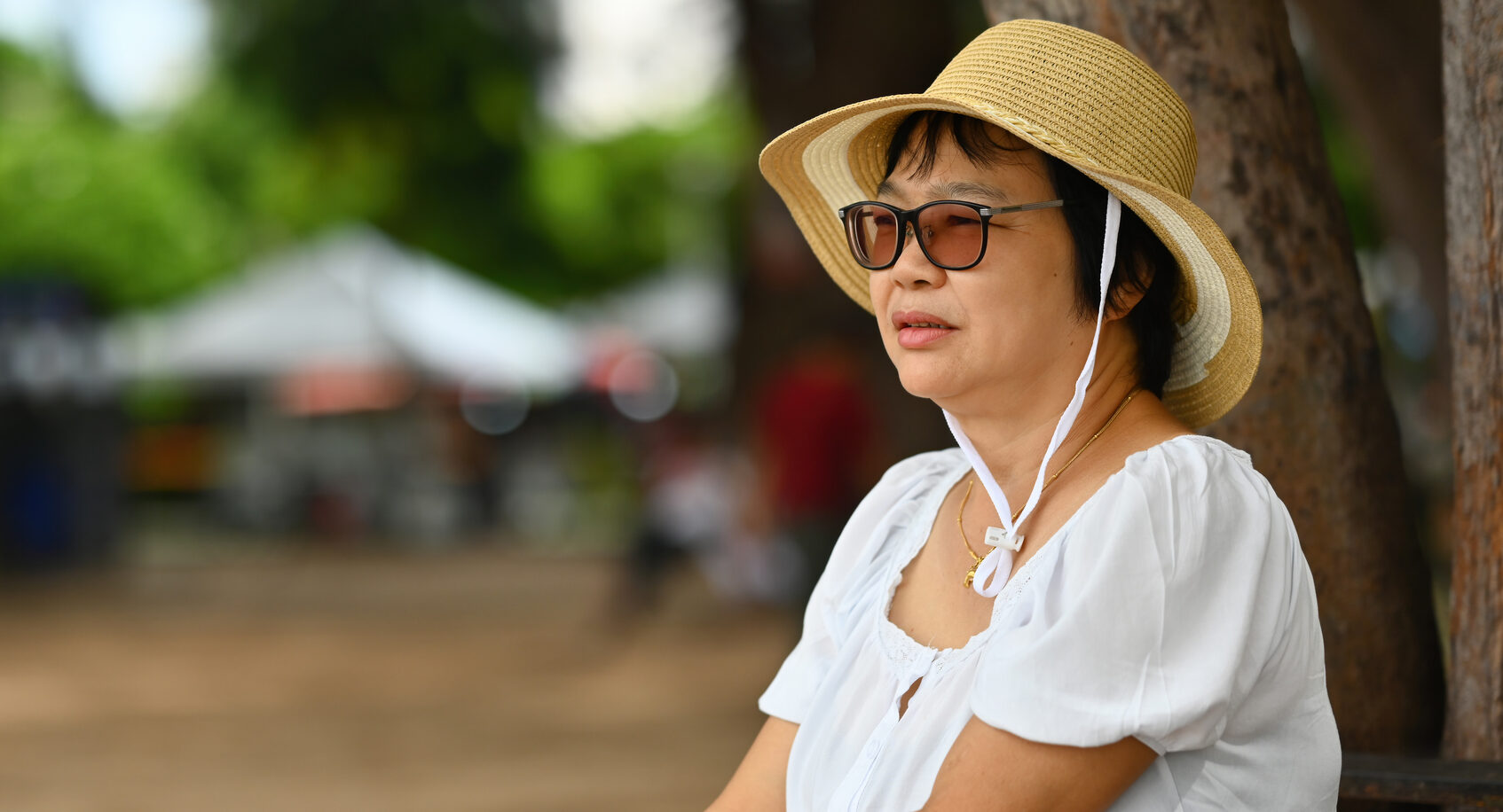 Woman wearing wide brimmed hat